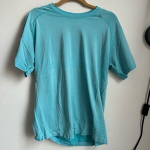 Lululemon workout shirt